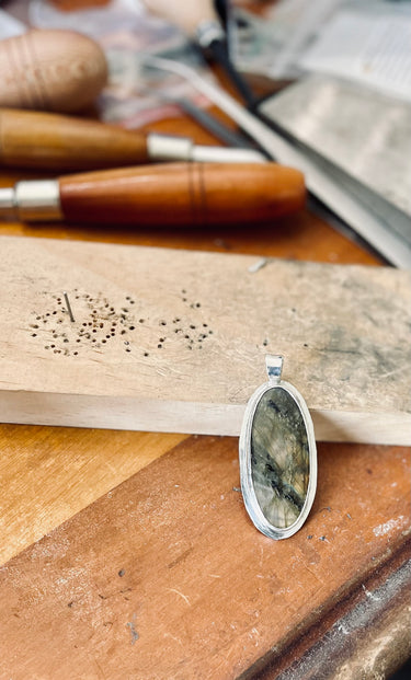 The Looking Glass (Labradorite Pendant)